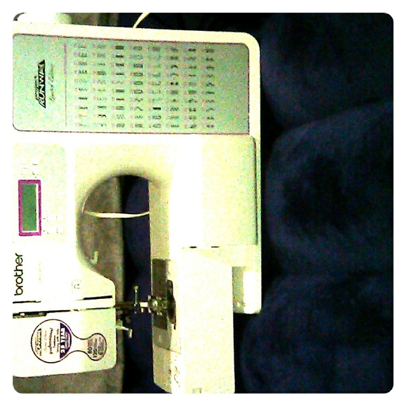 Sewing machine - Picture 1 of 1
